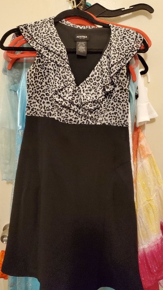 Sleeveless business dress, animal print top